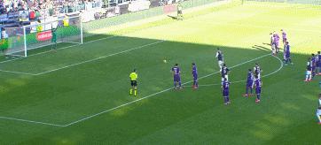 c罗赛后鼓掌致意球迷,c罗罚点球时坚毅的眼神