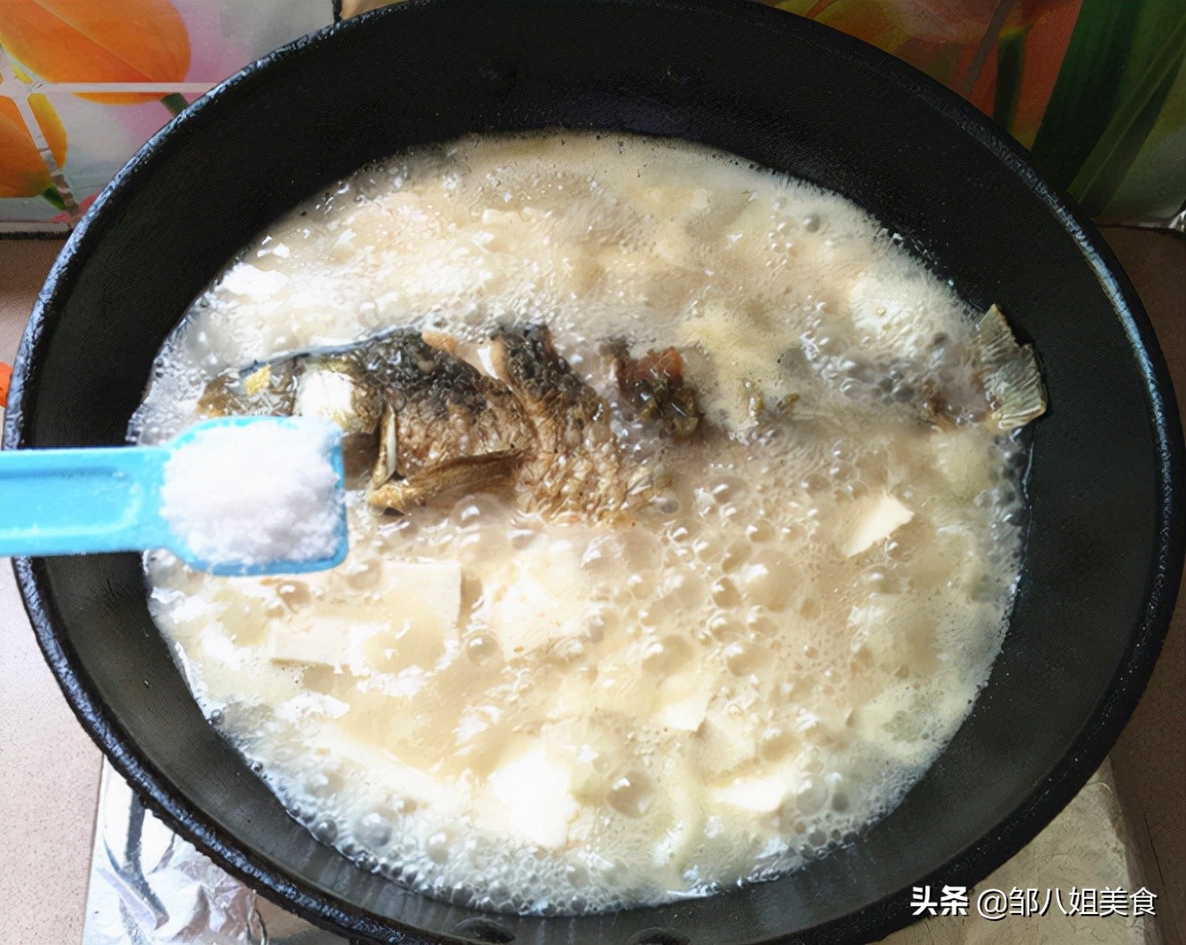 炖鱼汤，做好5个重要步骤，出锅后汤白味道香，不发黑没腥味