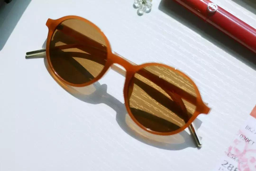 女生背lv三合一包包,女生背的包包没有背带好看吗