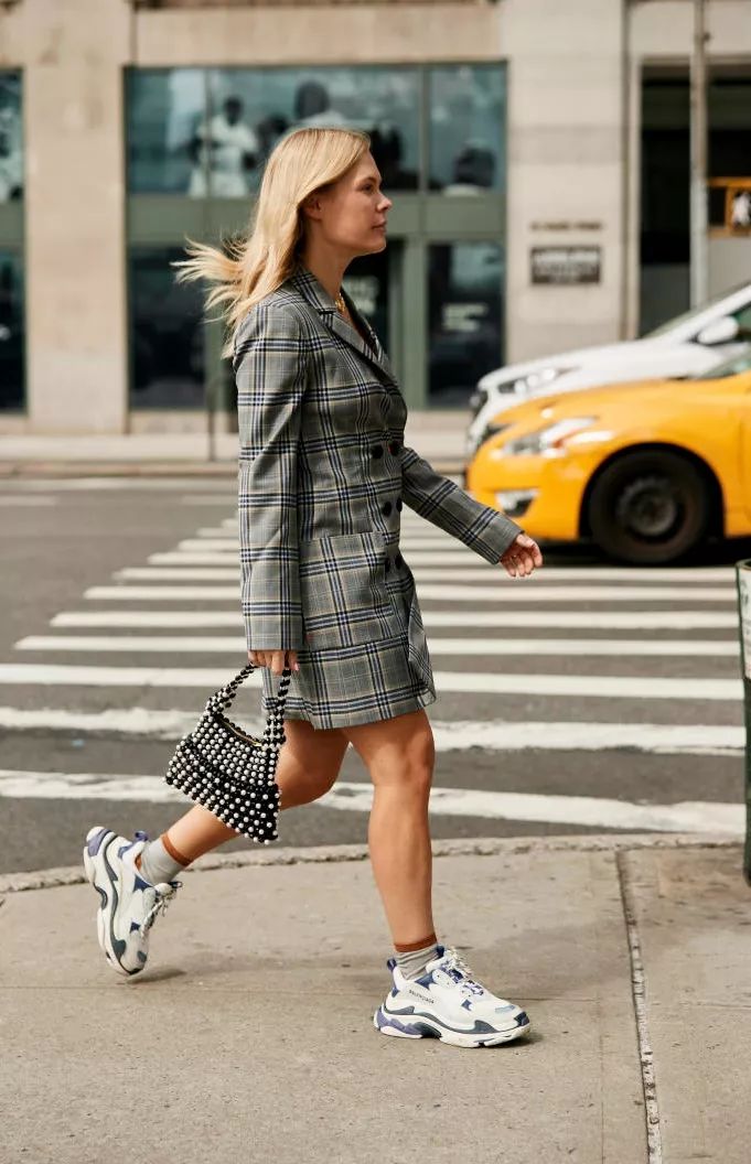 今年流行的露脚袜,是不是现在都流行穿长袜不露脚踝