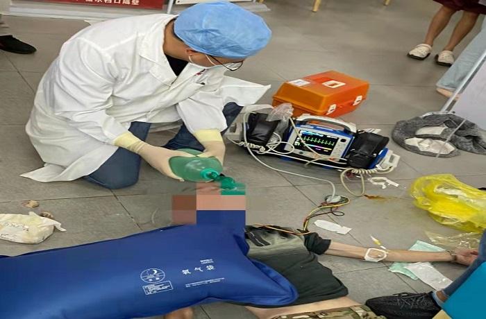 *警武**广东省总队医院急诊医学科成功抢救呼吸心跳骤停患者