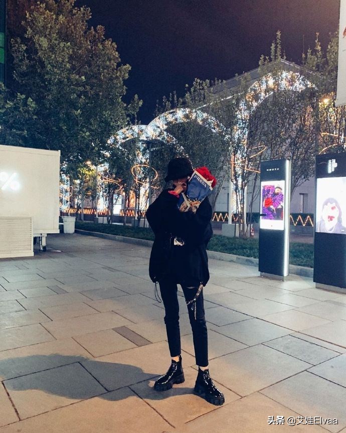 关晓彤鹿晗情侣装灰色笑脸,鹿晗关晓彤北面情侣装