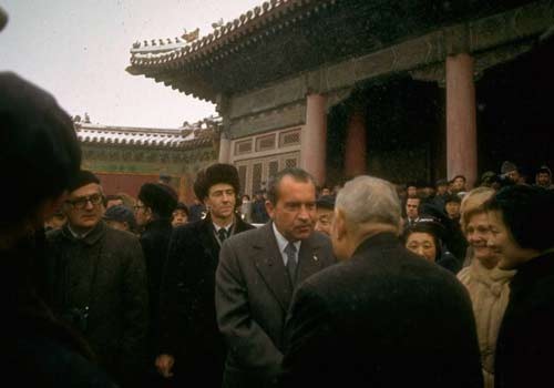 尼克松收到毛*东泽**12字墨宝，不解其意，50年众说纷纭，无人能解