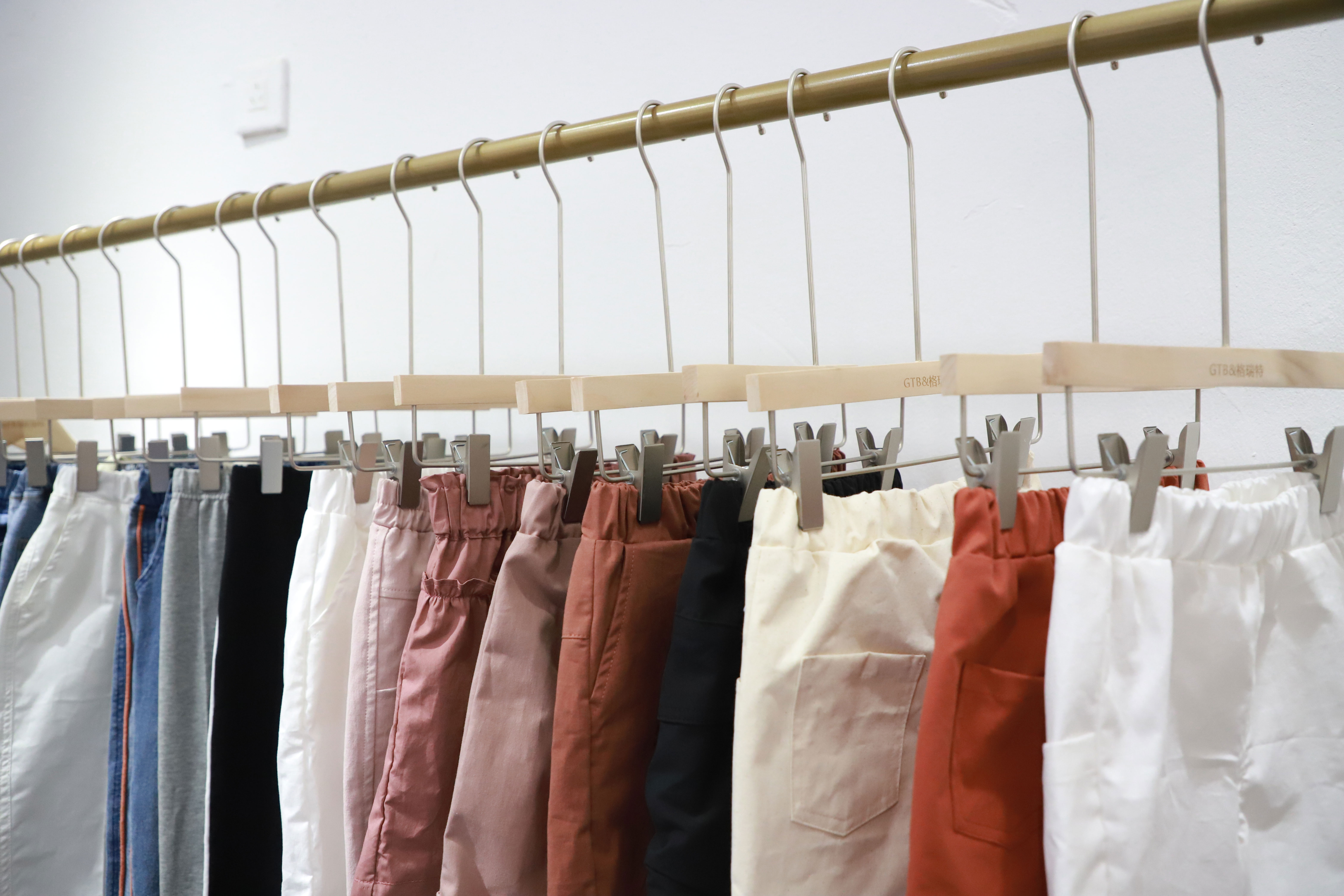 仁舍童装批发市场b区8号,湖州童装仁舍尾货批发市场