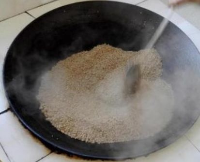 家用榨油机芝麻油的制作方法,没有榨油机怎么自制芝麻油