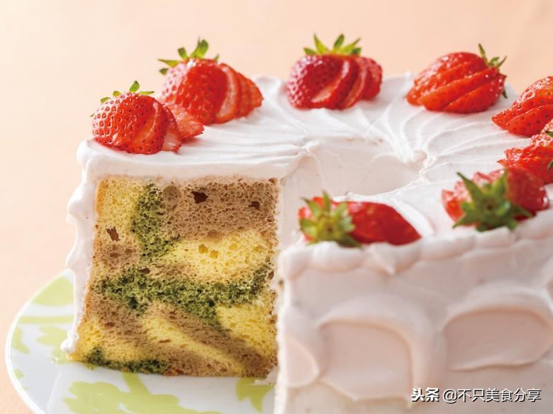 要烤出膨胀有空气感的戚风蛋糕，先打造不易消泡的「蛋白霜」吧！