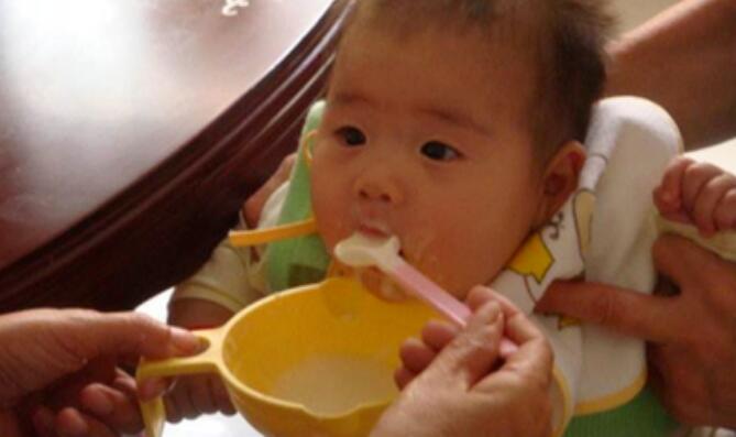 宝宝米粉吃到什么时候停,宝宝米粉应该在什么时间吃