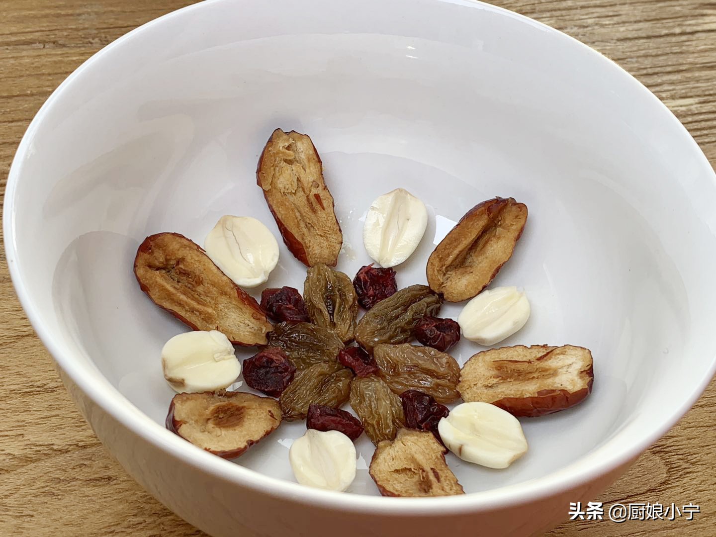 做糯米凉糕糯米与枣的比例是多少,糯米凉糕怎么做第二天不硬