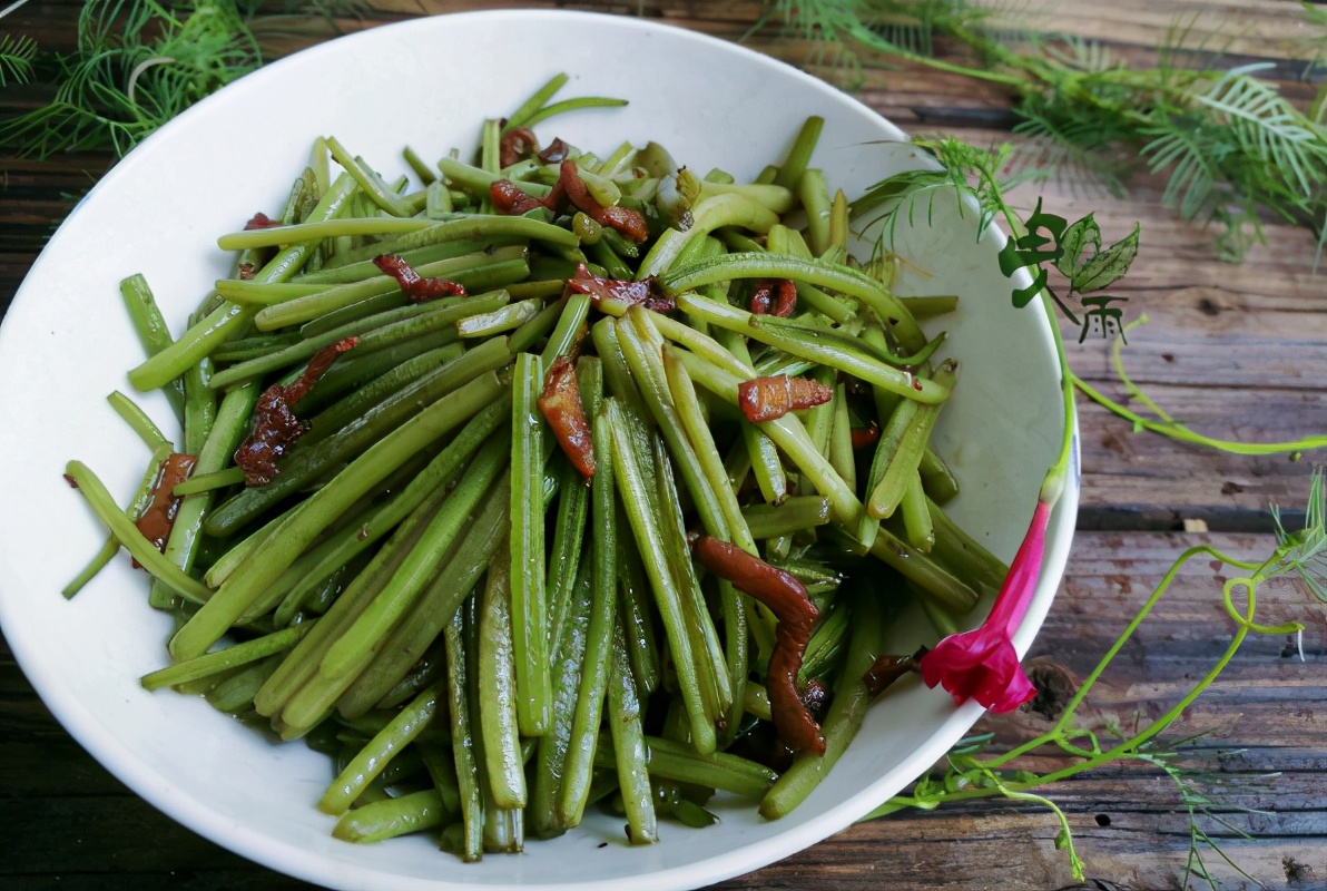 红薯藤的逆袭：曾被弃用来喂猪，如今成“蔬菜皇后”，3元一把