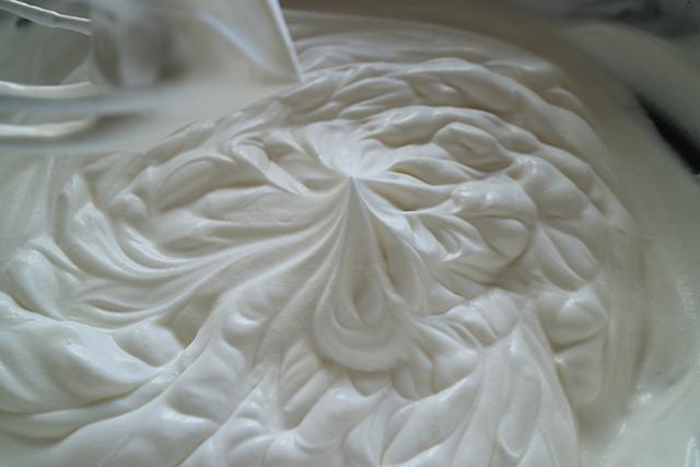 烘焙新手入门教程如何打发奶油,烘焙基础教学之打发淡奶油