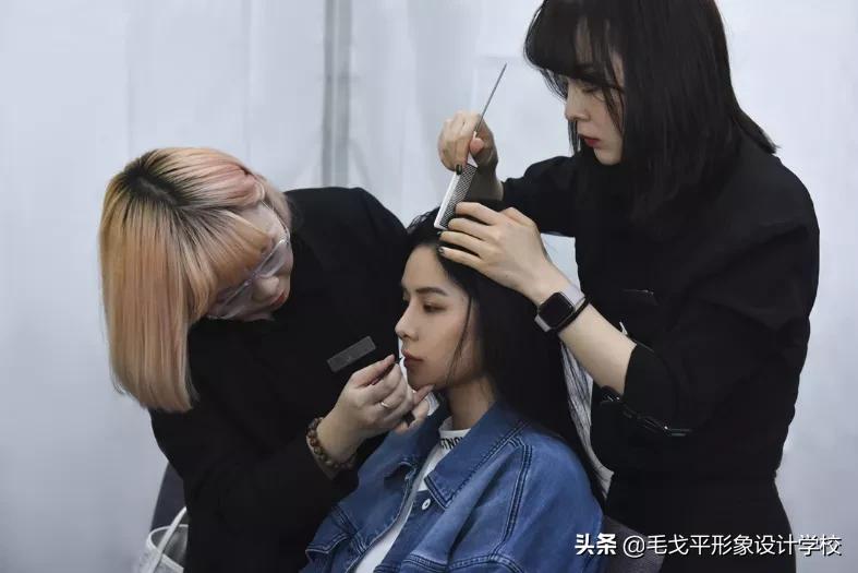 开化妆工作室之前一定要看,别拿血汗钱打水漂