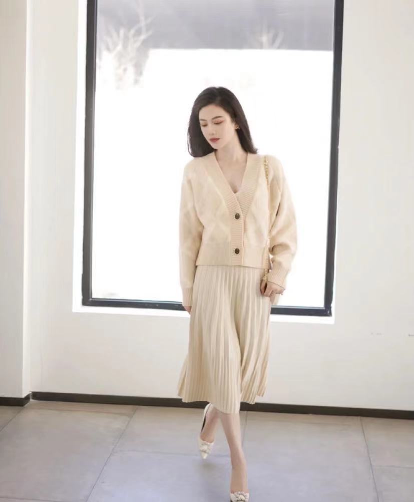 儿童春季针织开衫,女童春季扣字针织黑白开衫外套