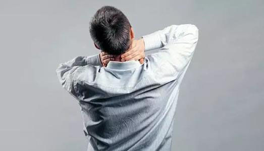 总是脖子落枕怎么回事,动不动都落枕