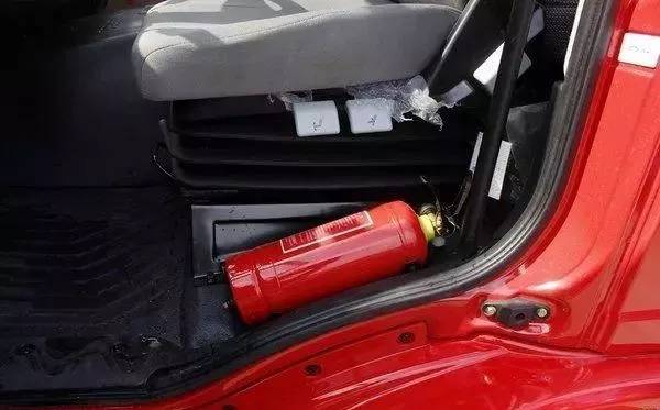 这4种违章不再扣分只需要罚款,新规定这四种违章免罚款