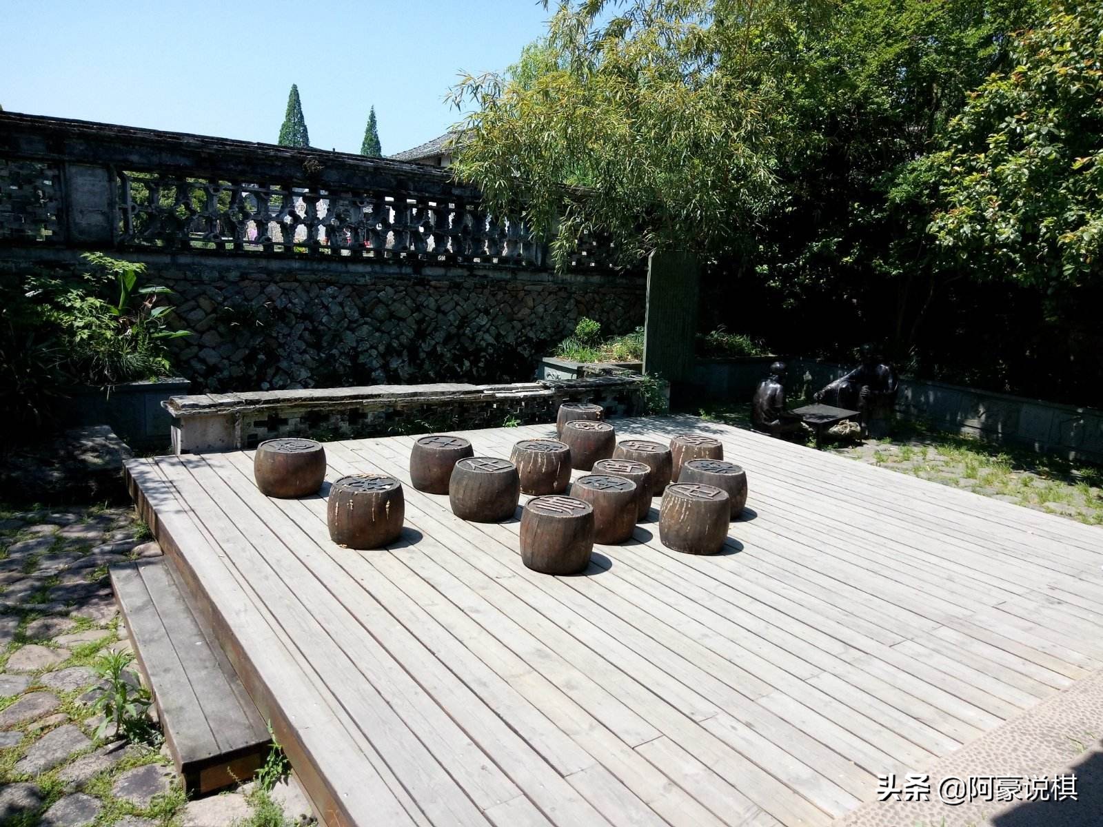 面对如今网络上中国象棋的现状，我们应该如何定位自己？