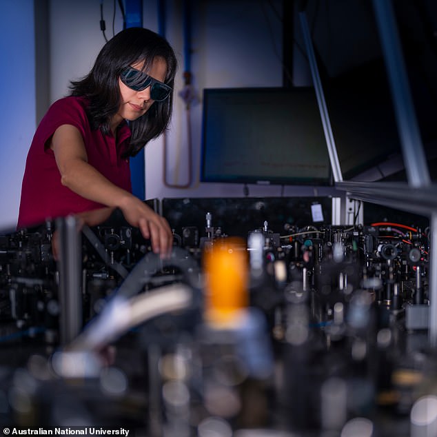 眼睛植入人工晶体后的视野,眼睛植入芯片可永久摆脱近视