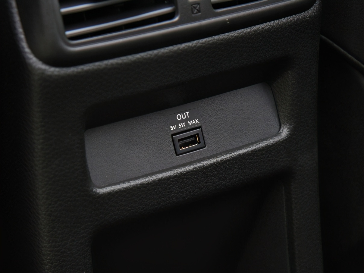 逍客前usb插口为什么充不了电,逍客前usb插口插入快充没反应