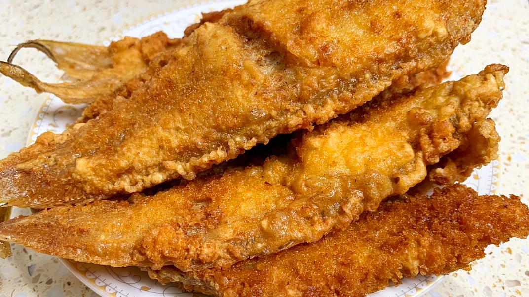 炸鱼只放面粉或淀粉都错了,炸鱼是放淀粉好还是面粉好