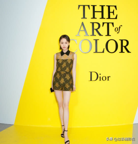 小个子别像王子文这样穿，过膝靴又肥又大丑爆了，还显矮