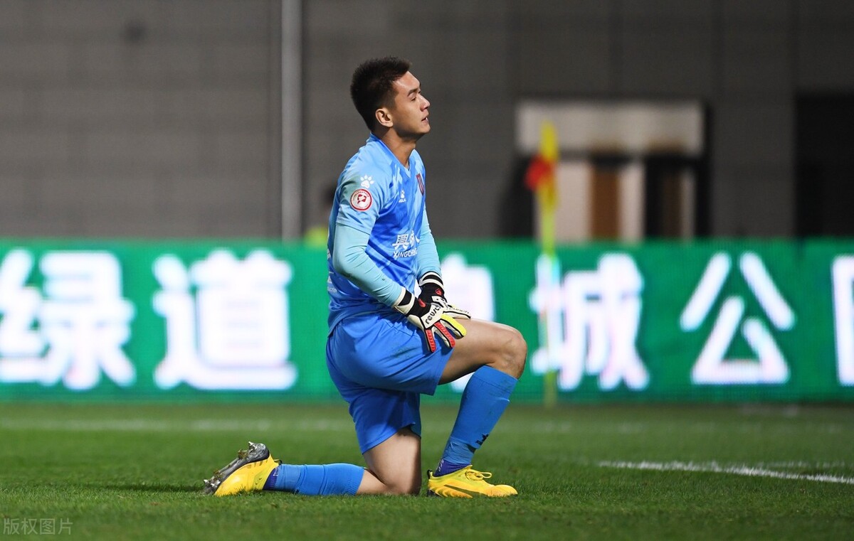 张一诺丢球,张一诺还在踢球吗