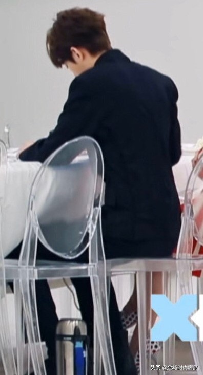 明星人手保温杯,明星们的保温杯都装什么