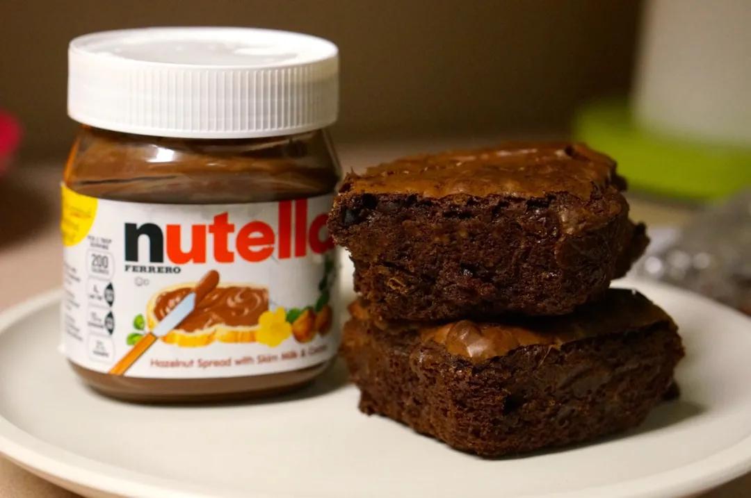 小巧克力球转动百亿美元，这家公司如何靠「送礼」逆袭中国市场？