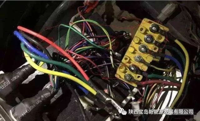 着火的电池是锂电池还是铅酸电池,铅酸电动车充电时起火的真实原因