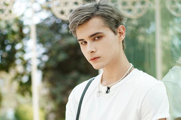 新晋顶流利路修，下岛火速搭上女一线，没出道为何能红过C位？