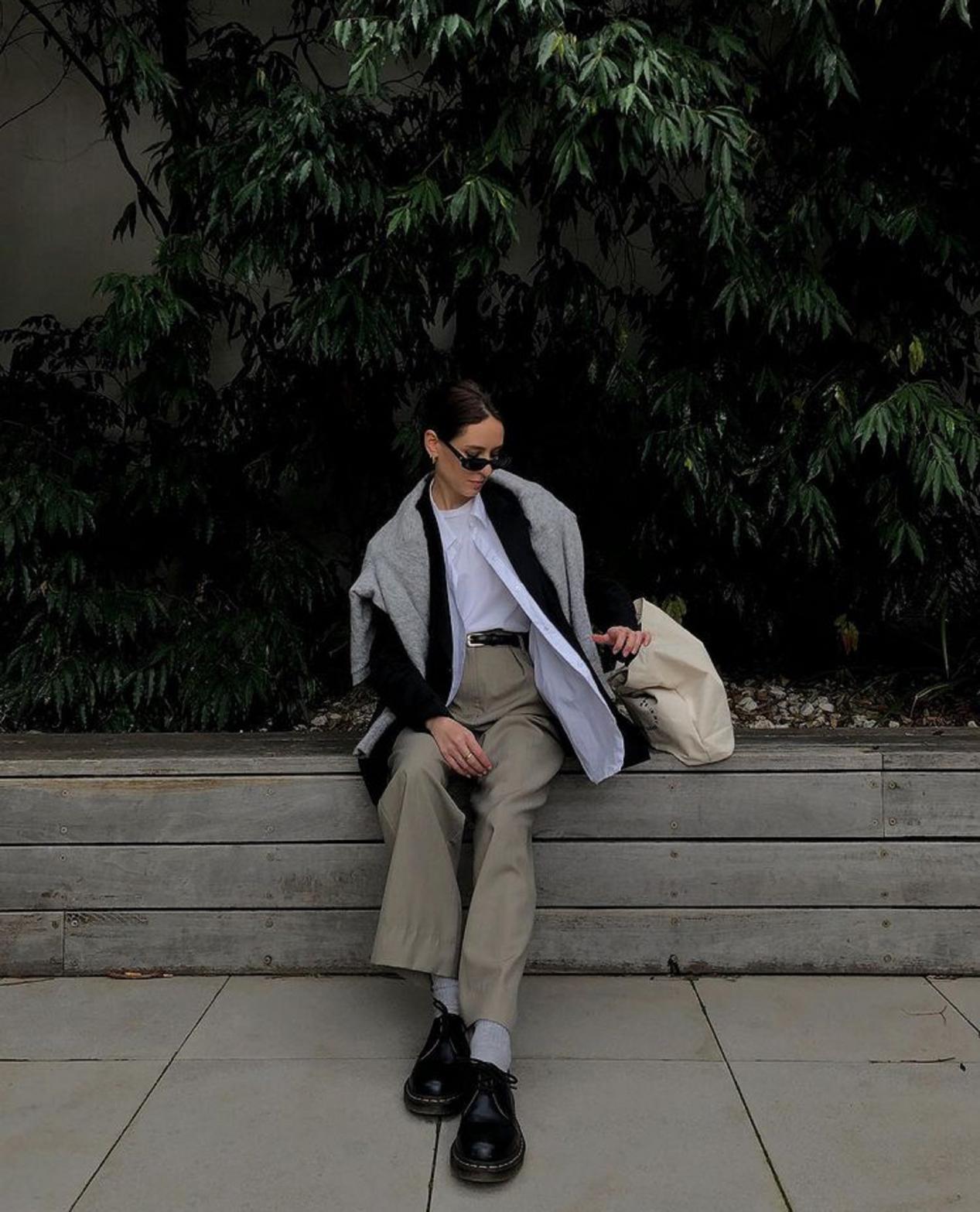 收起你的白球鞋,今年最流行的鞋子洞洞鞋