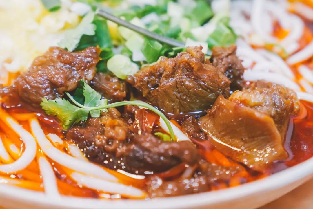 来重庆一定要吃正宗的重庆小面,为什么重庆人天天吃面还不胖