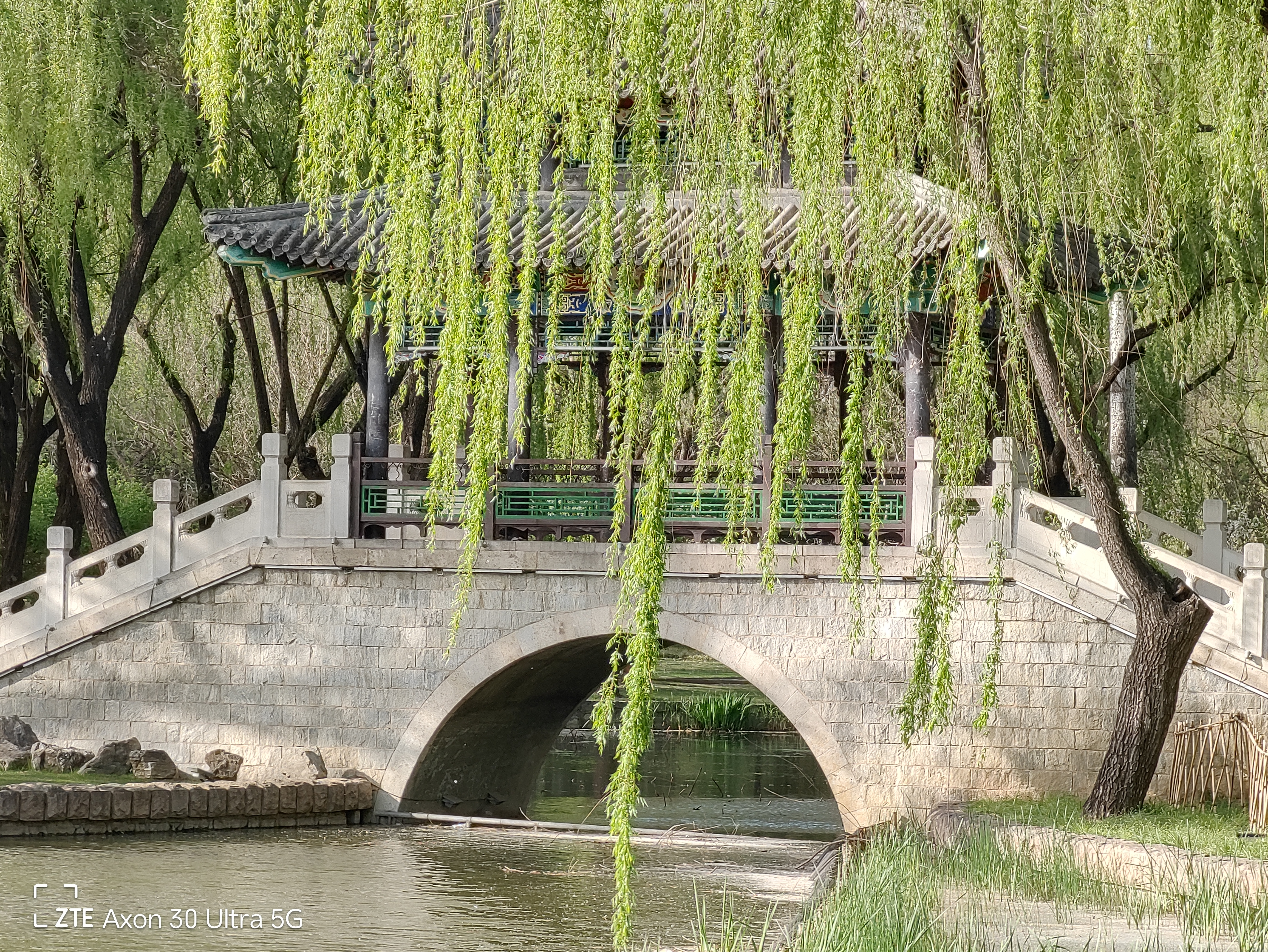 中兴axon30pro测评小白测评,中兴axon30ultra三千新机能入手吗