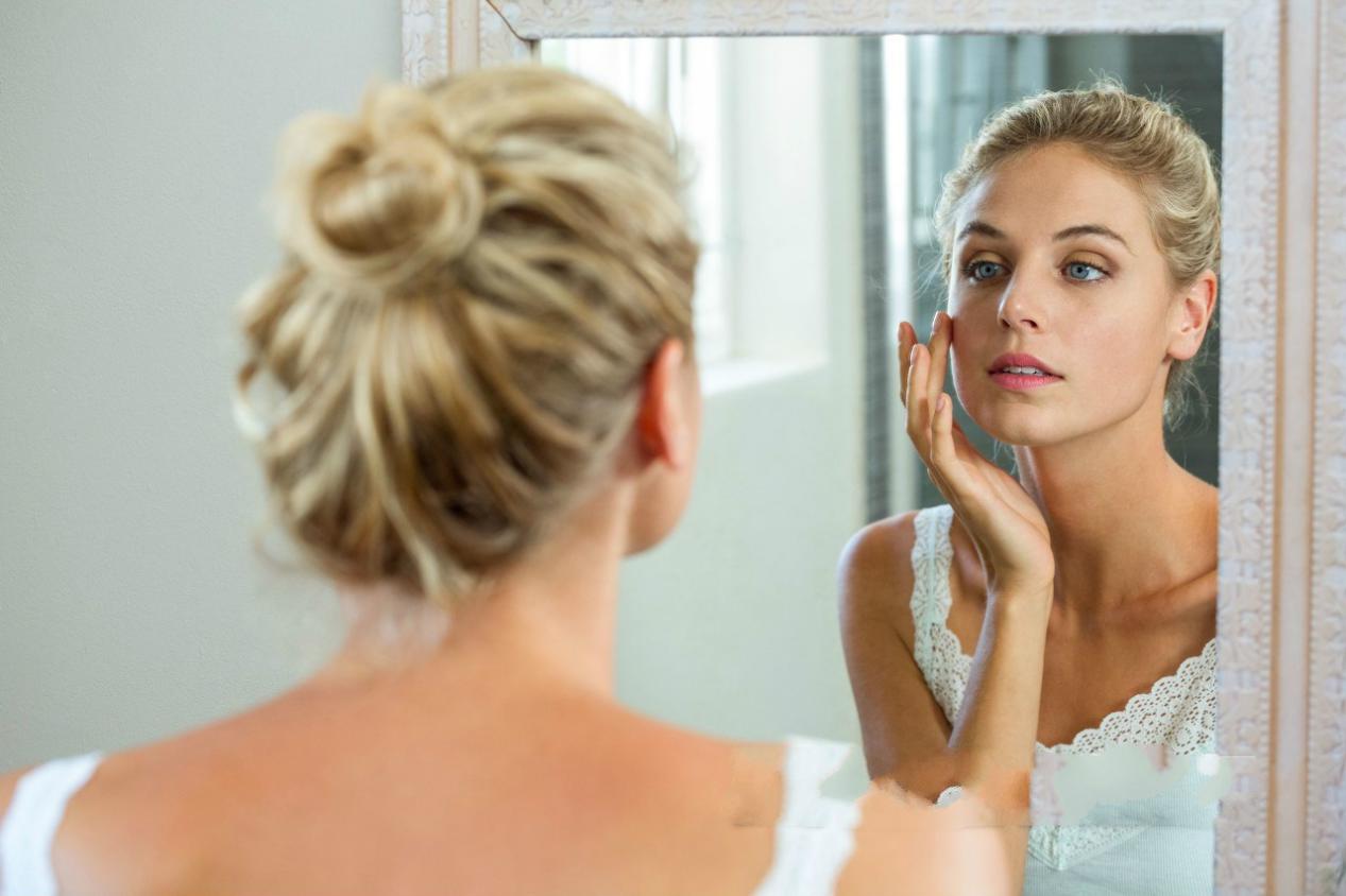 红霉素软膏可以淡化色斑吗,红霉素软膏淡化黑色素