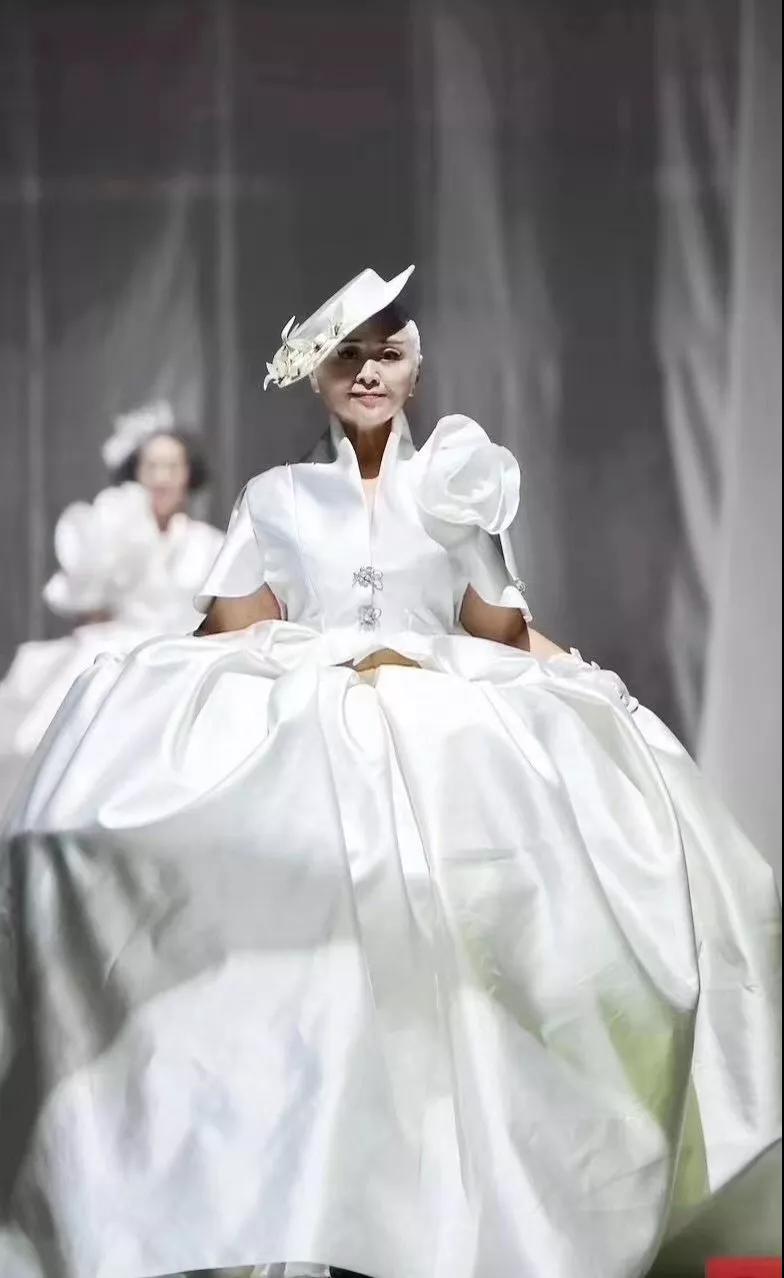 对话胡社光丝路·母亲大秀导演郭爽：为母亲留住芳华是我的初衷