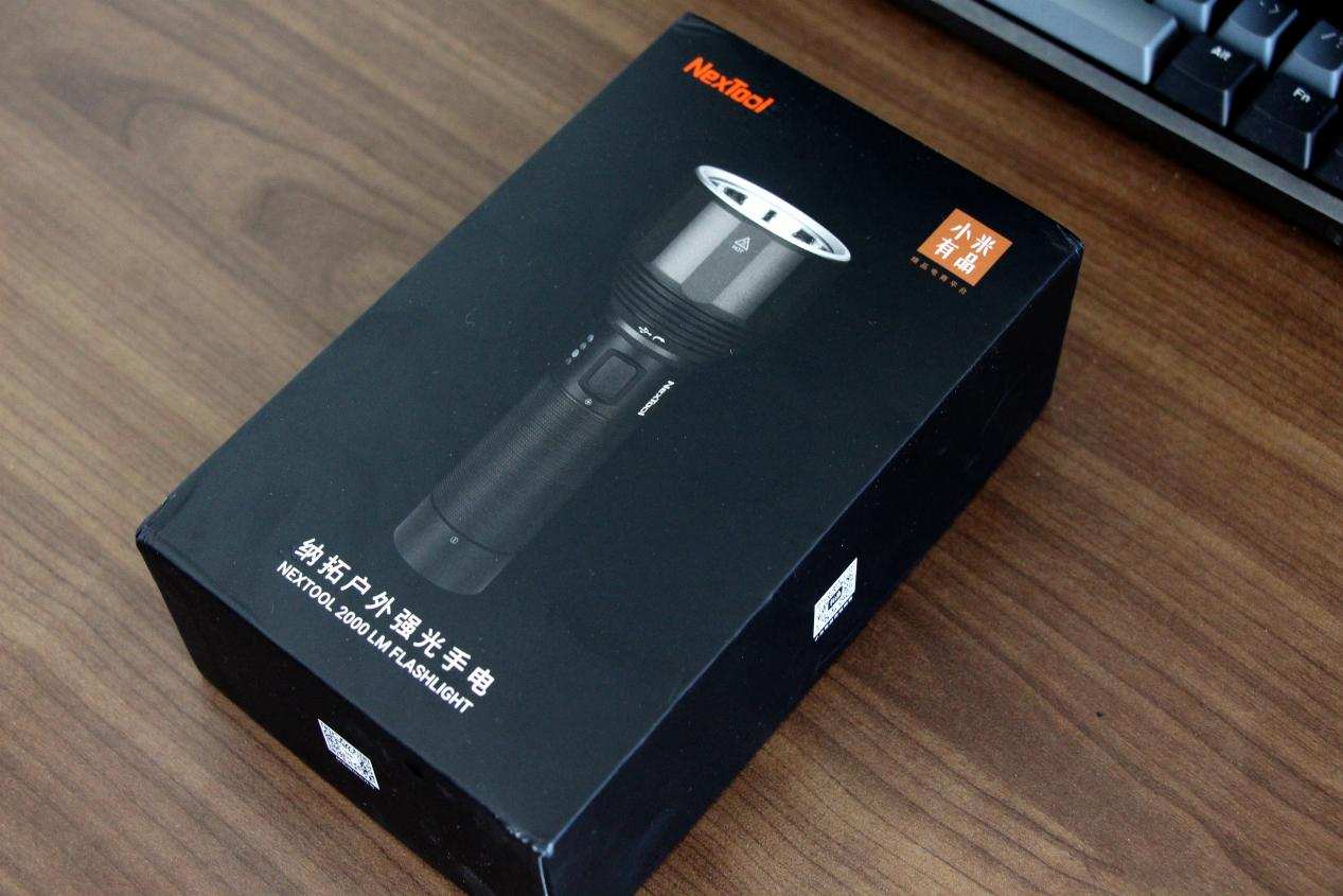2000流明高亮手电在手，户外横扫黑暗：纳拓户外强光手电筒体验