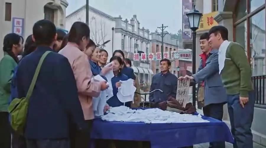 时代潮·忆新乡(百年变迁):粗布衣、的确良、文化衫、牛仔裤,你最爱的青春记忆是哪样?