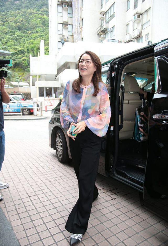 霍汶希出街穿搭,霍汶希同款穿搭风格推荐