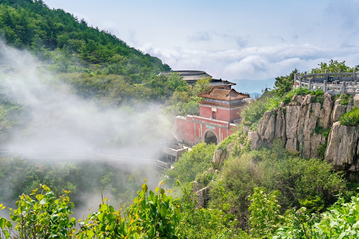 登上泰山极顶看日出,泰山极顶完整版