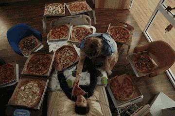 搞笑gif女人结婚前和结婚后的差别,新娘害羞蒙脸搞笑视频