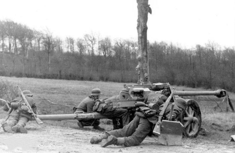 连T-34都不能撼动其地位？承上启下的一款坦克，原型车酷似杂货铺