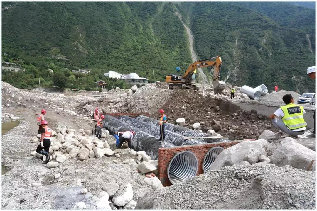暴雨吊桥救人,暴雨救援桥