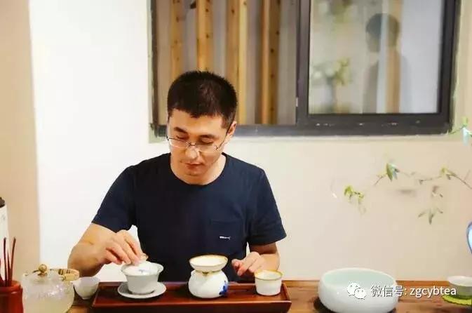 喝茶的时候总感觉嘴里咸得很,喝茶嘴里发甜咋回事