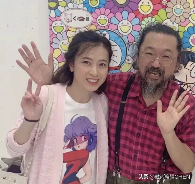 刘銮雄娇妻,刘銮雄携娇妻恩爱亮相