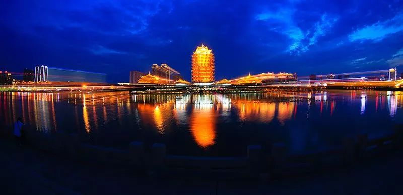 一泡而红!四川这座小城已火向全球,今天万人齐聚!