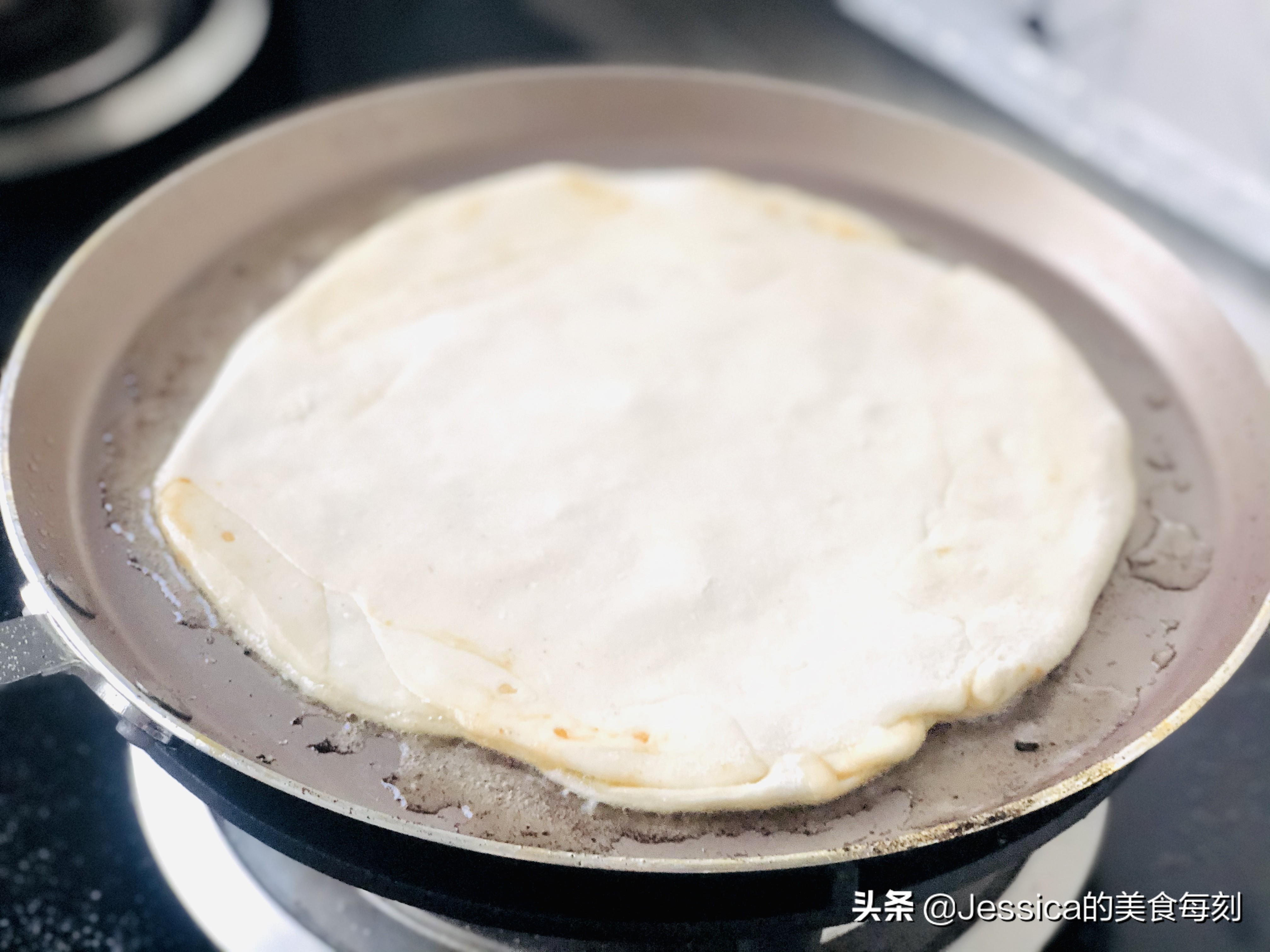 早餐营养食品半成品酱香饼,排队两小时的面有多好吃