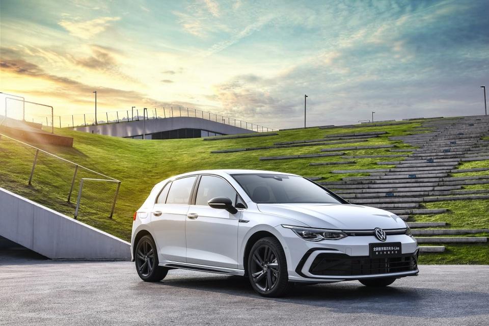 买高尔夫几代性价比高,买个二手高尔夫保值吗