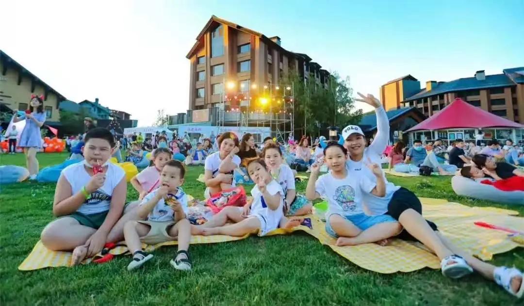 松花湖上放风筝,吉林市松花湖冬季开江鱼