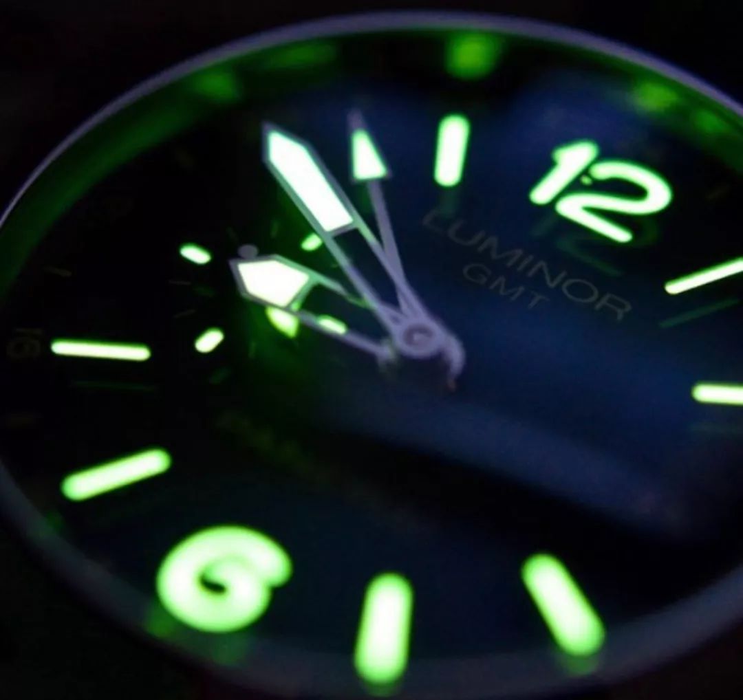 手表不能戴着洗澡,手表不能戴着洗澡解析