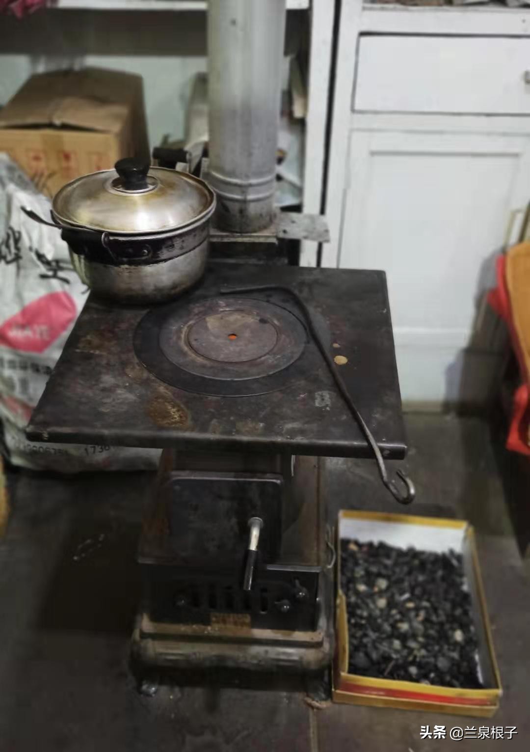 80年代火炉子家用,小时候煤火炉