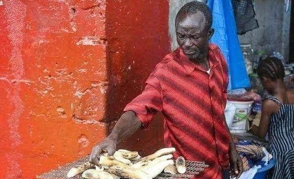 非洲没有“姨妈巾”，原来她们来“例假”是用这种方法解决的！