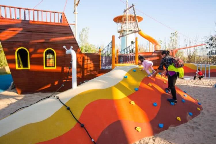 南戴河汐溪亲子酒店,北欧风情房推窗看海邂逅美景